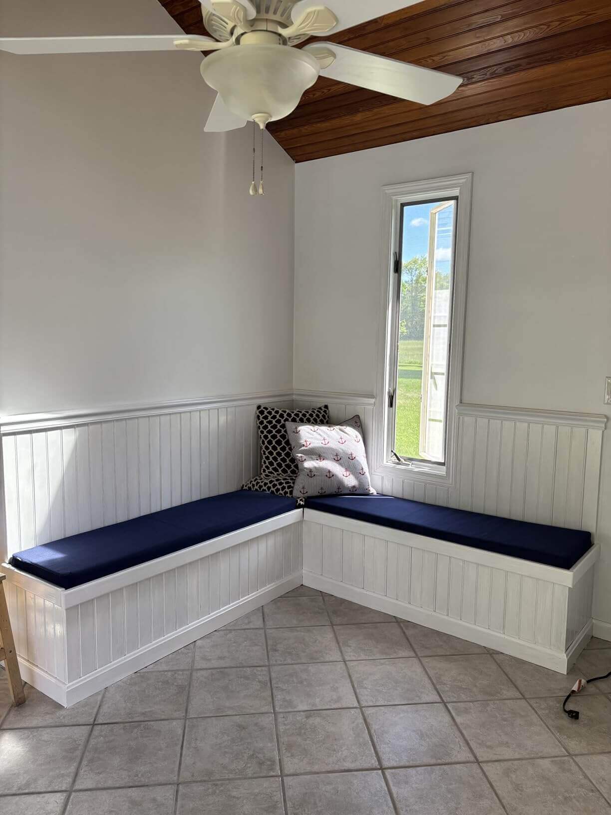 Favoyard bench with blue cushions