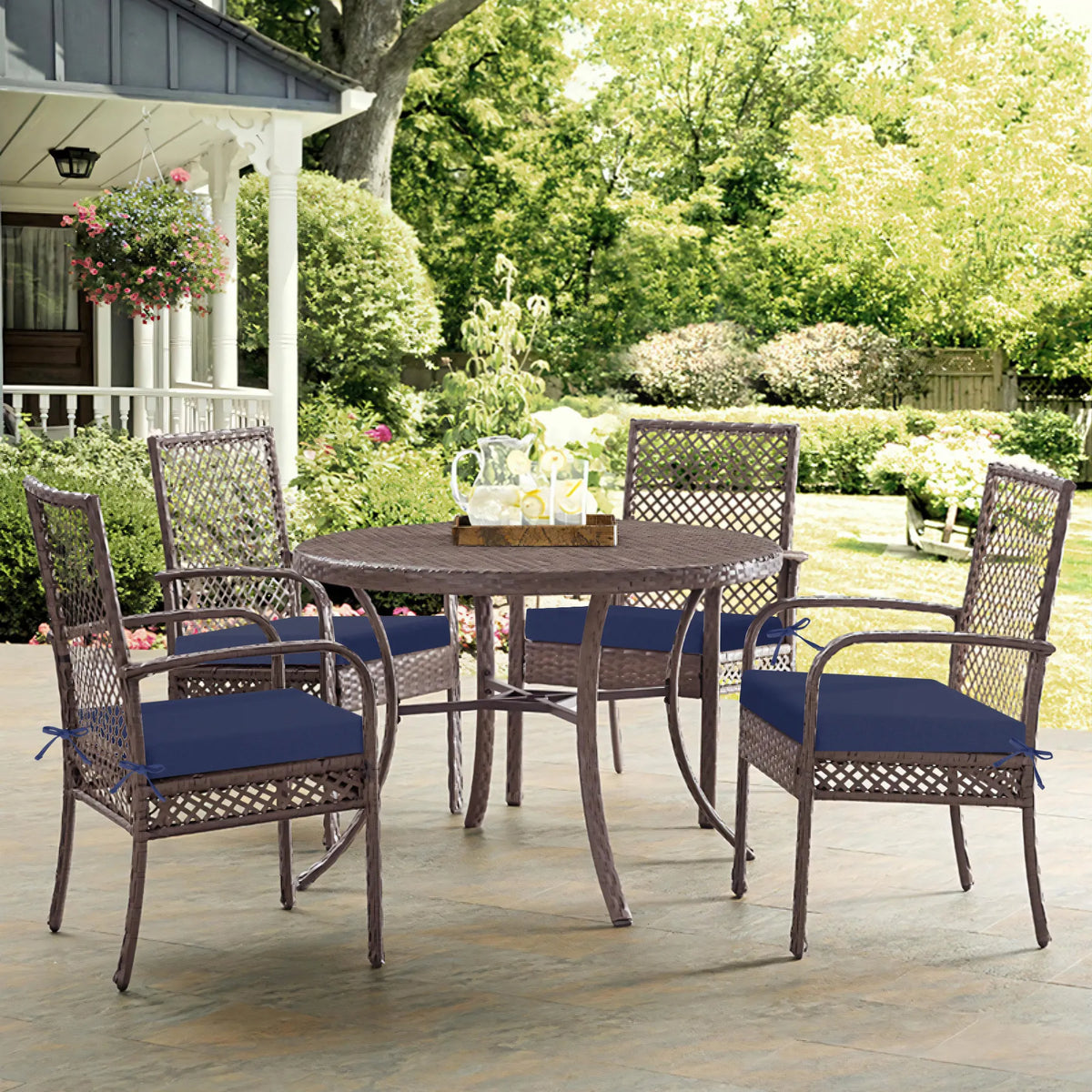 Outdoor patio set with Favoyard chair cushions 