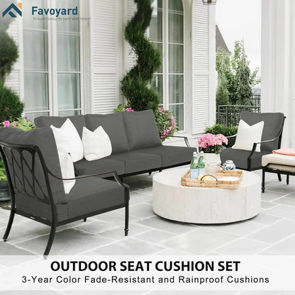 Outdoor furniture set with Favoyard cushions on a patio