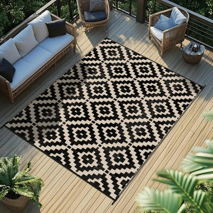 Black & Beige patterned rug of Favoyard