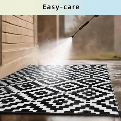 Black and white patterned Favoyard rug with easy care