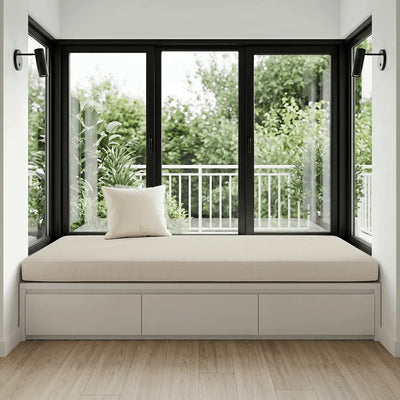 Window seat with a cushion and pillow of Favoyard